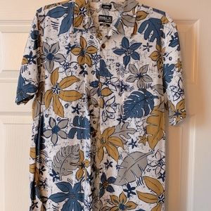 Men’s O’Neill Classic Fit button down shirt large